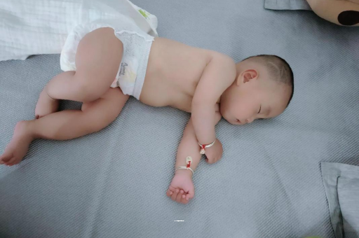 梅州几个月宝宝会抬头